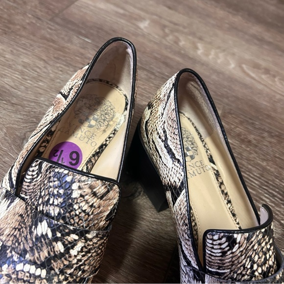 Vince Camuto Reptile heeled loafer 6.5 - Picture 8 of 10